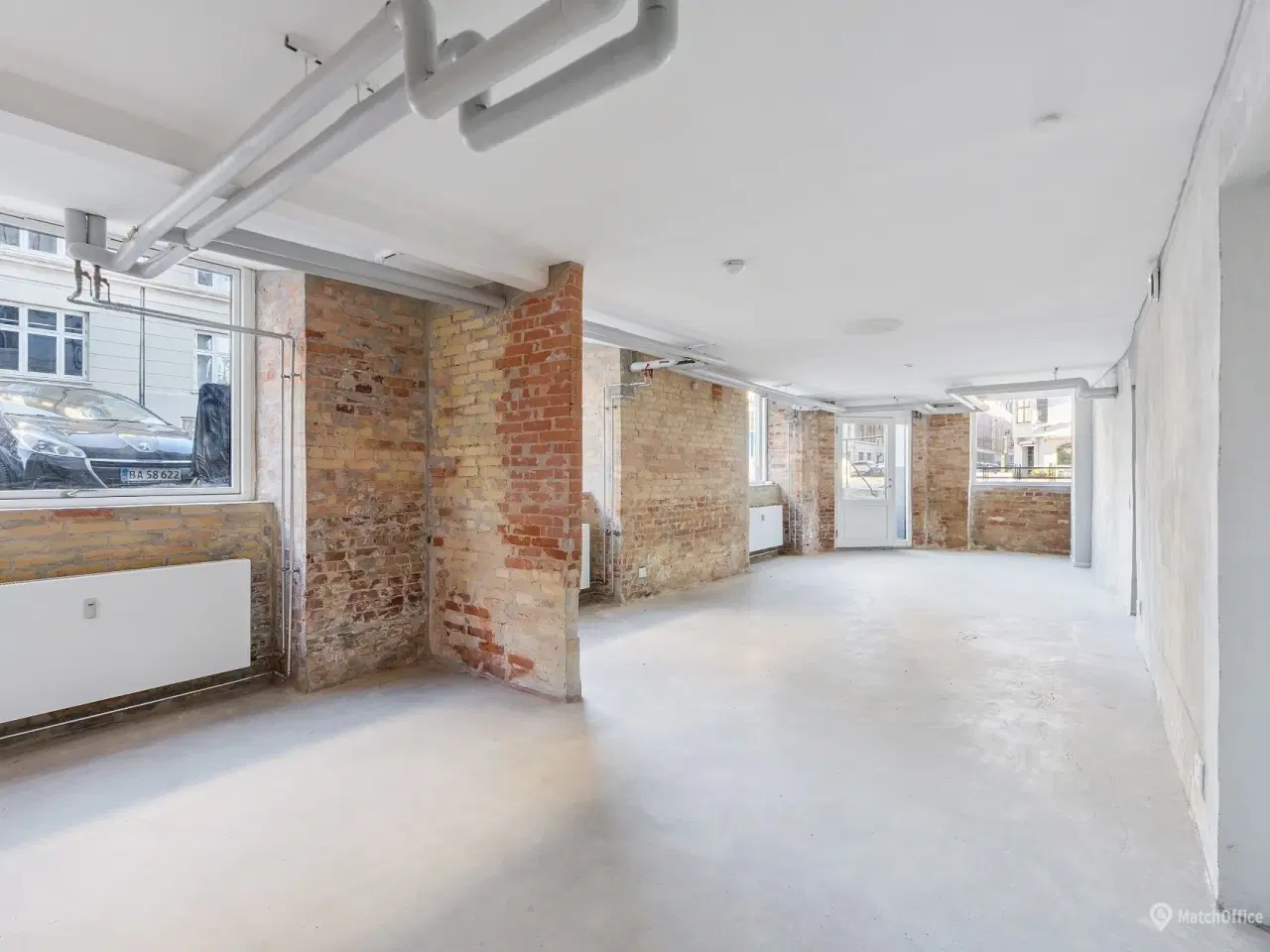 Billede 5 - Et butikslokale med sjæl, lys og plads til at skabe dit eget univers