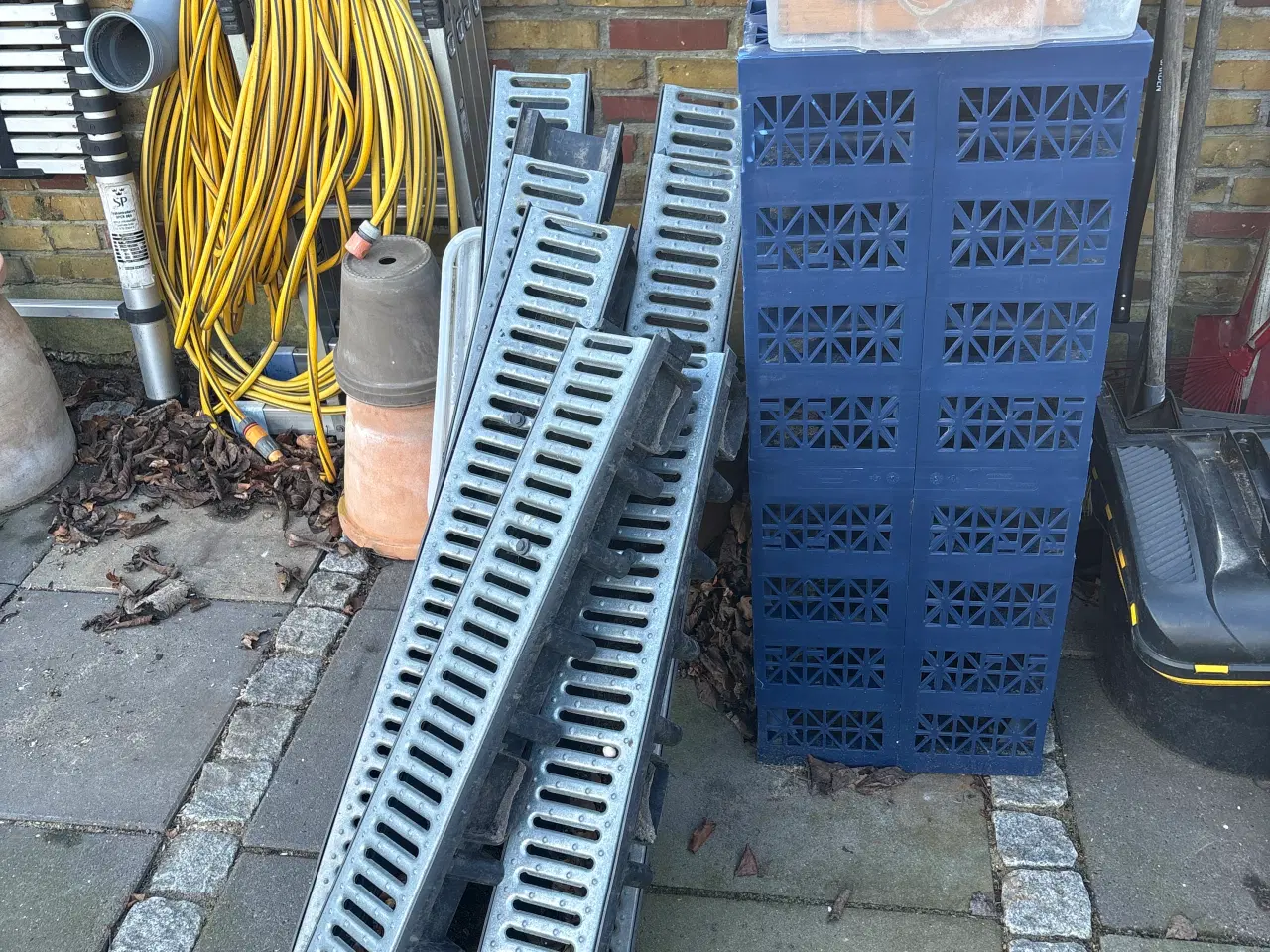 Billede 2 - Faskinekasser med tilbehør.2 stk