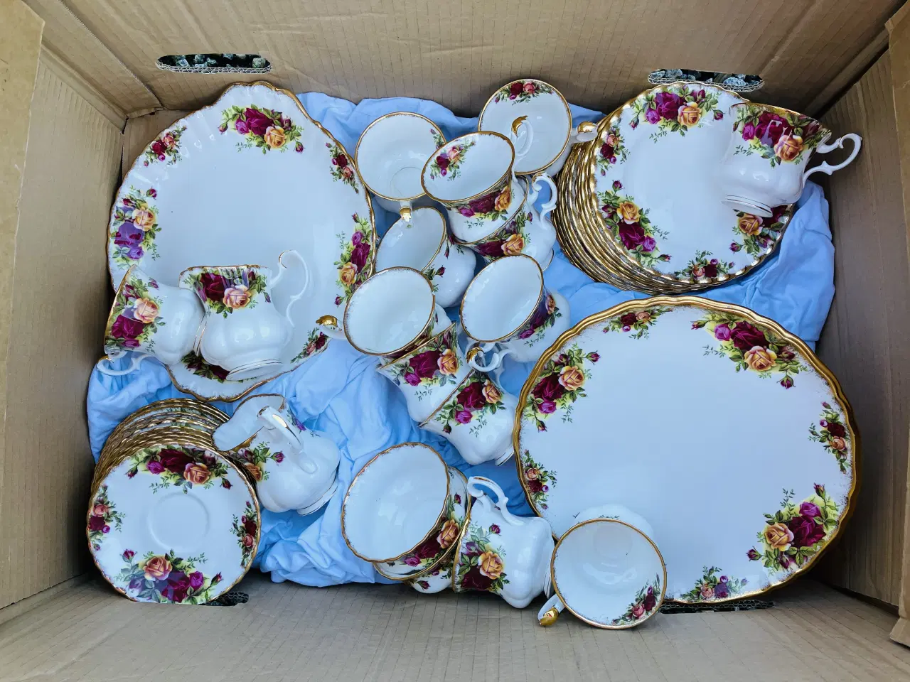 Billede 4 - Smukt kaffe/The stel  af Royal Albert 'Old Country