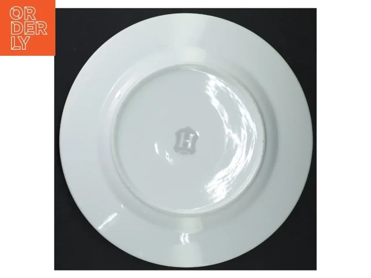 Billede 4 - Hvide porcelænsmiddagstallerkner, 4 stk (str. 23 x 3 cm)
