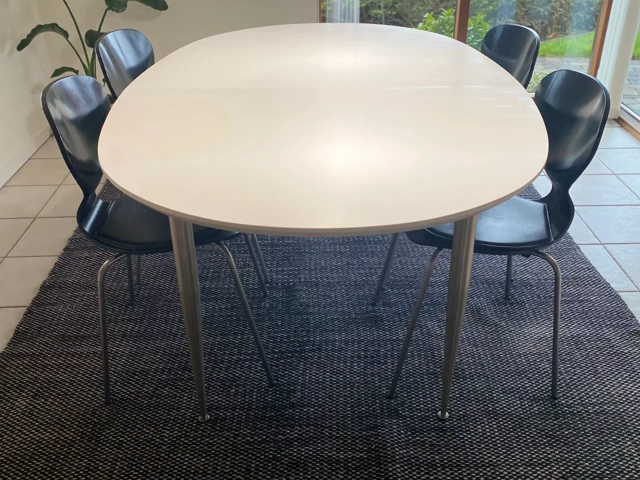 Billede 6 - Hvidt ovalt spisebord i corion 180x120 og 4 stole