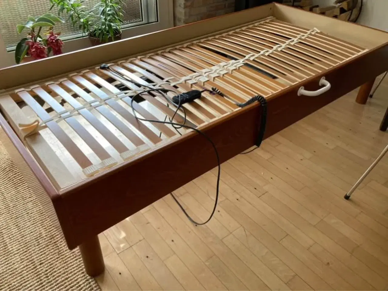 Billede 3 - Sengeramme med elevationsbund.