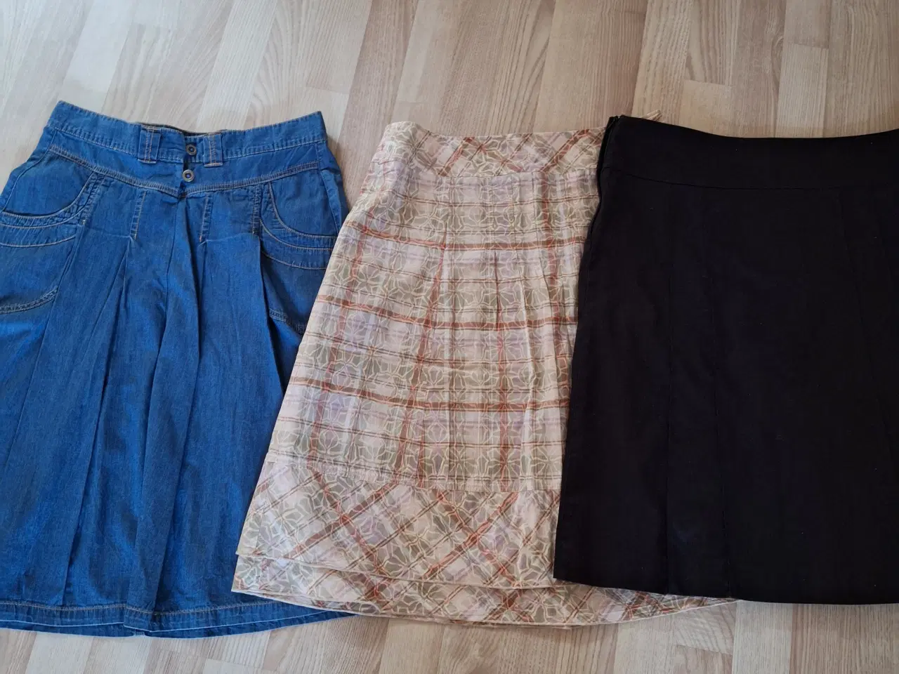 Billede 2 - Nederdele, 6 forskellige, str. 38-40 og M-L