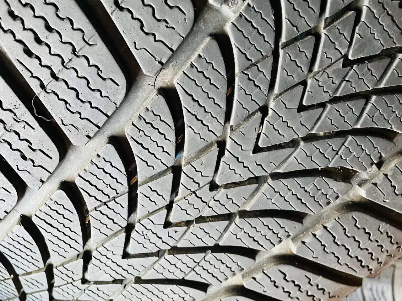 Billede 2 - Helårs/vinter dæk på fælge til Mercedes 18”