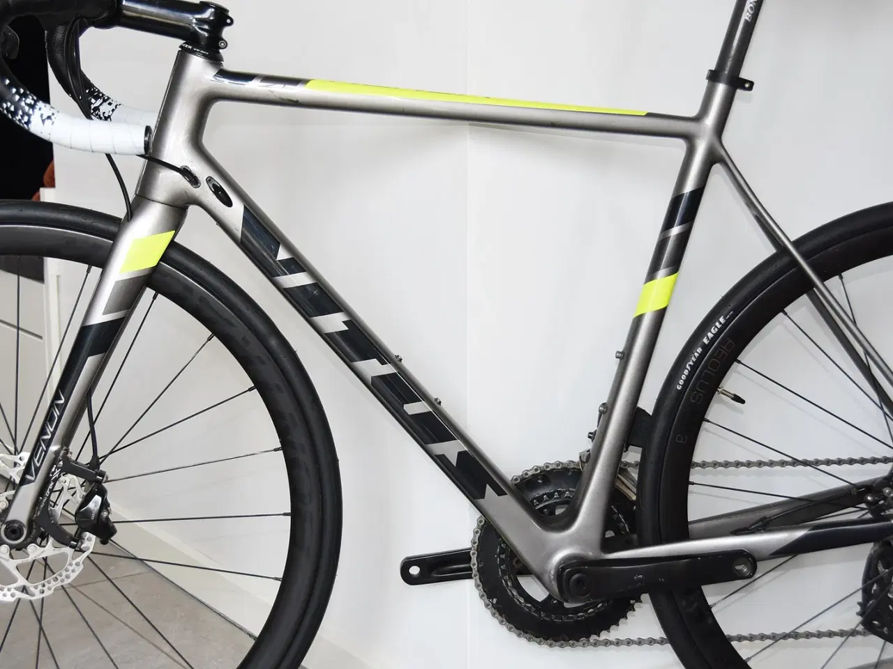 Billede 3 - carbon racercykel, elektronisk gear carbonhjul