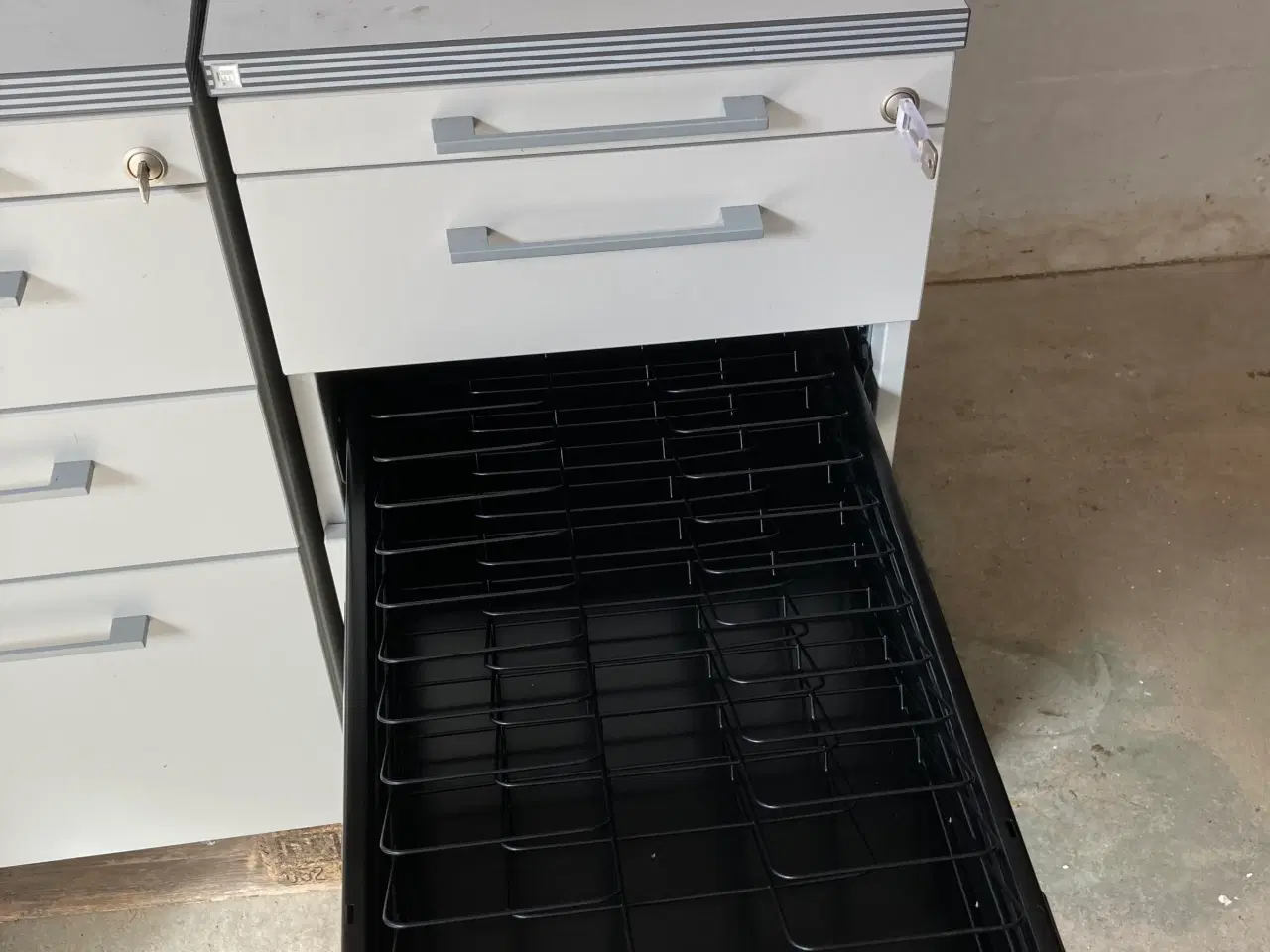 Billede 2 - Arbejds/skrivebord m. Skuffeelement