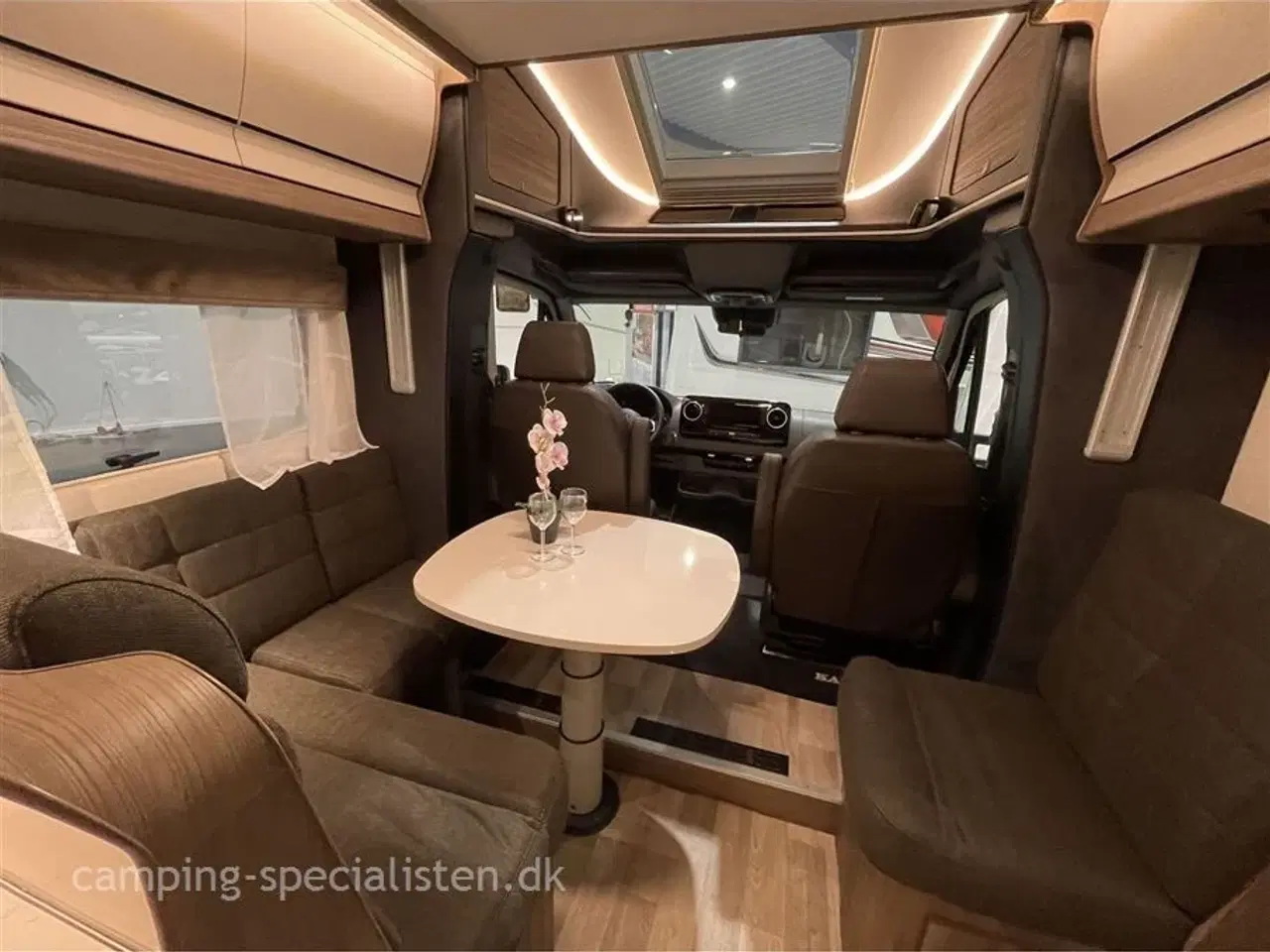 Billede 5 - 2025 - Kabe Travel Master Royal X780 LT   Kabe Travel master Royal X780 LT med ende badeværelse model 2025 kan ses hos Camping-Specialisten.