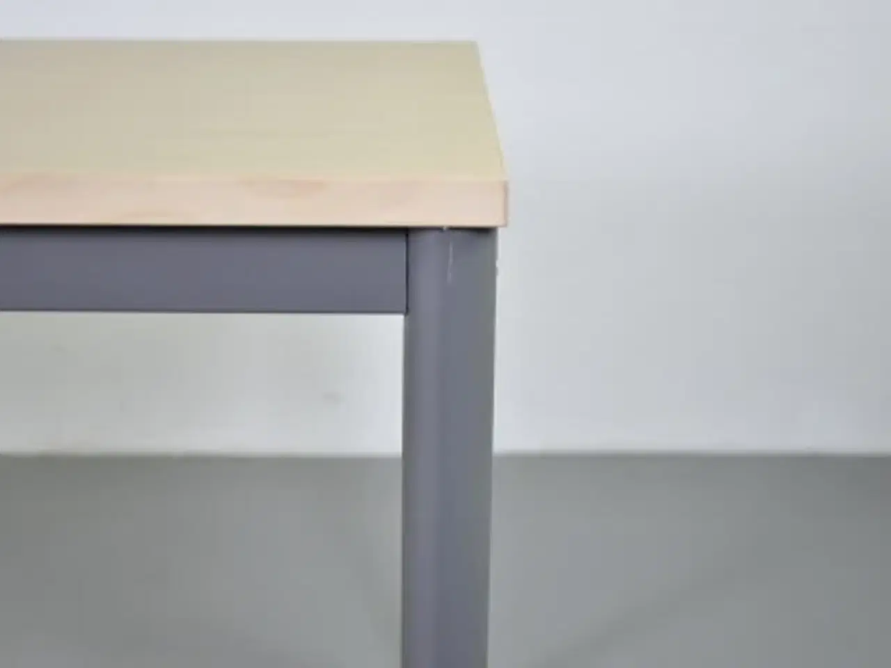 Billede 10 - Efg kantinebord med birkeplade og gråt stel