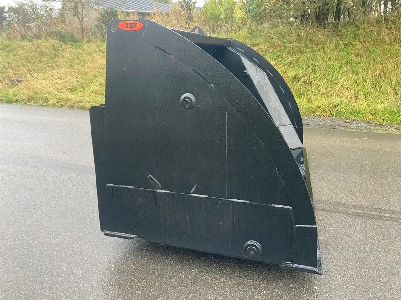 Billede 7 - JST Højtipskovl str.1 280 cm bred monteret med BM Fæste