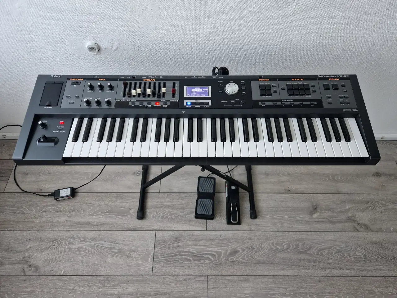 Billede 1 - Roland VR-09 Keyboard med flight case og fodpedale