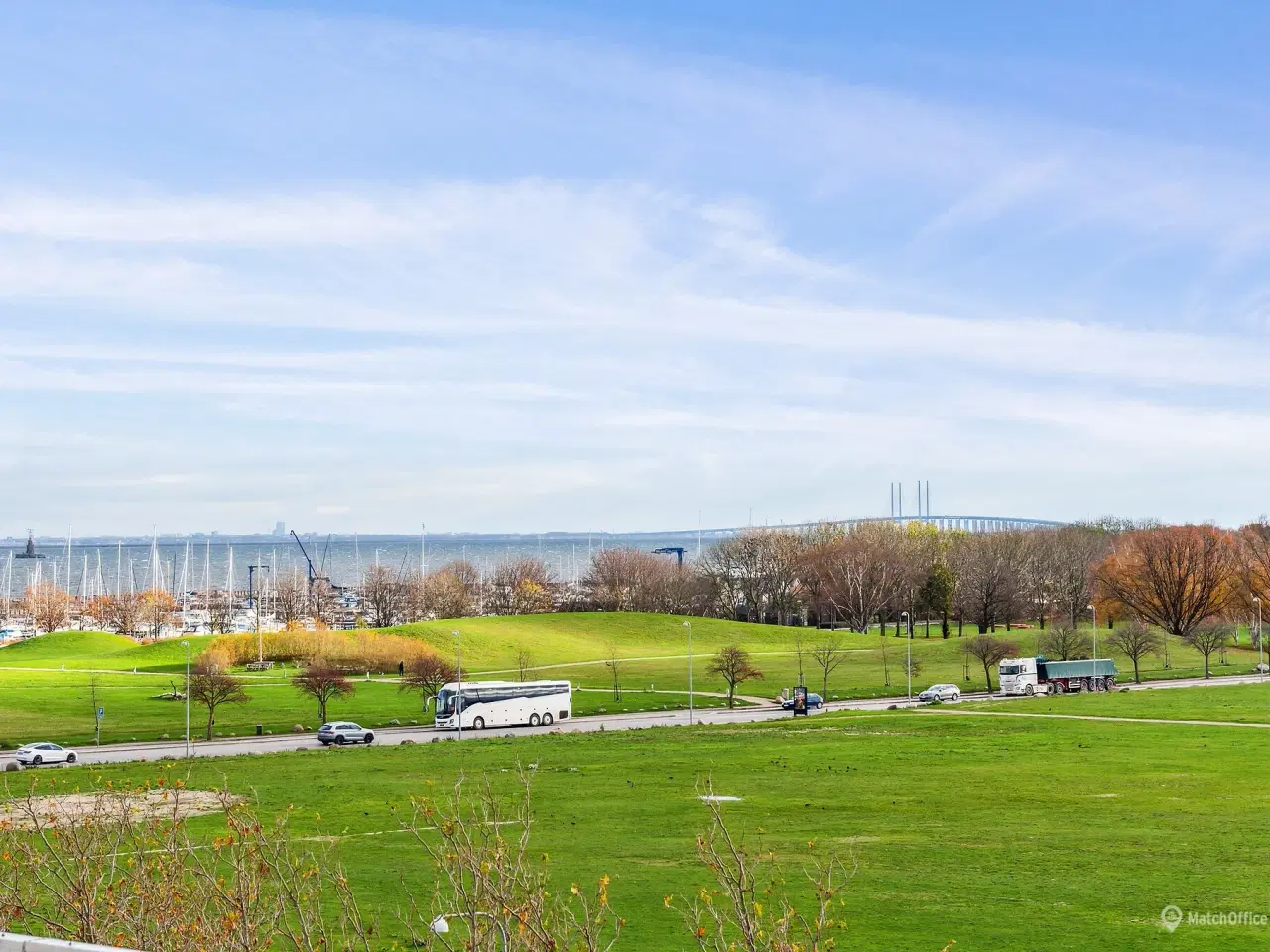 Billede 19 - Lyse og rummelige lokaler med udsigt til vandet