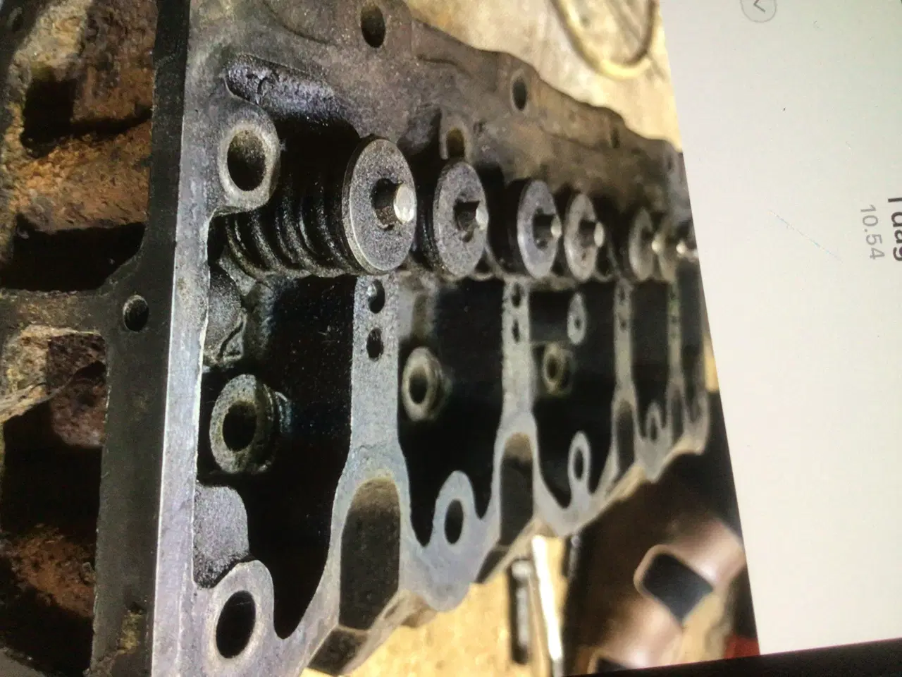 Billede 4 - En MF 35  FE 4 cylinder diesel topstykke 
