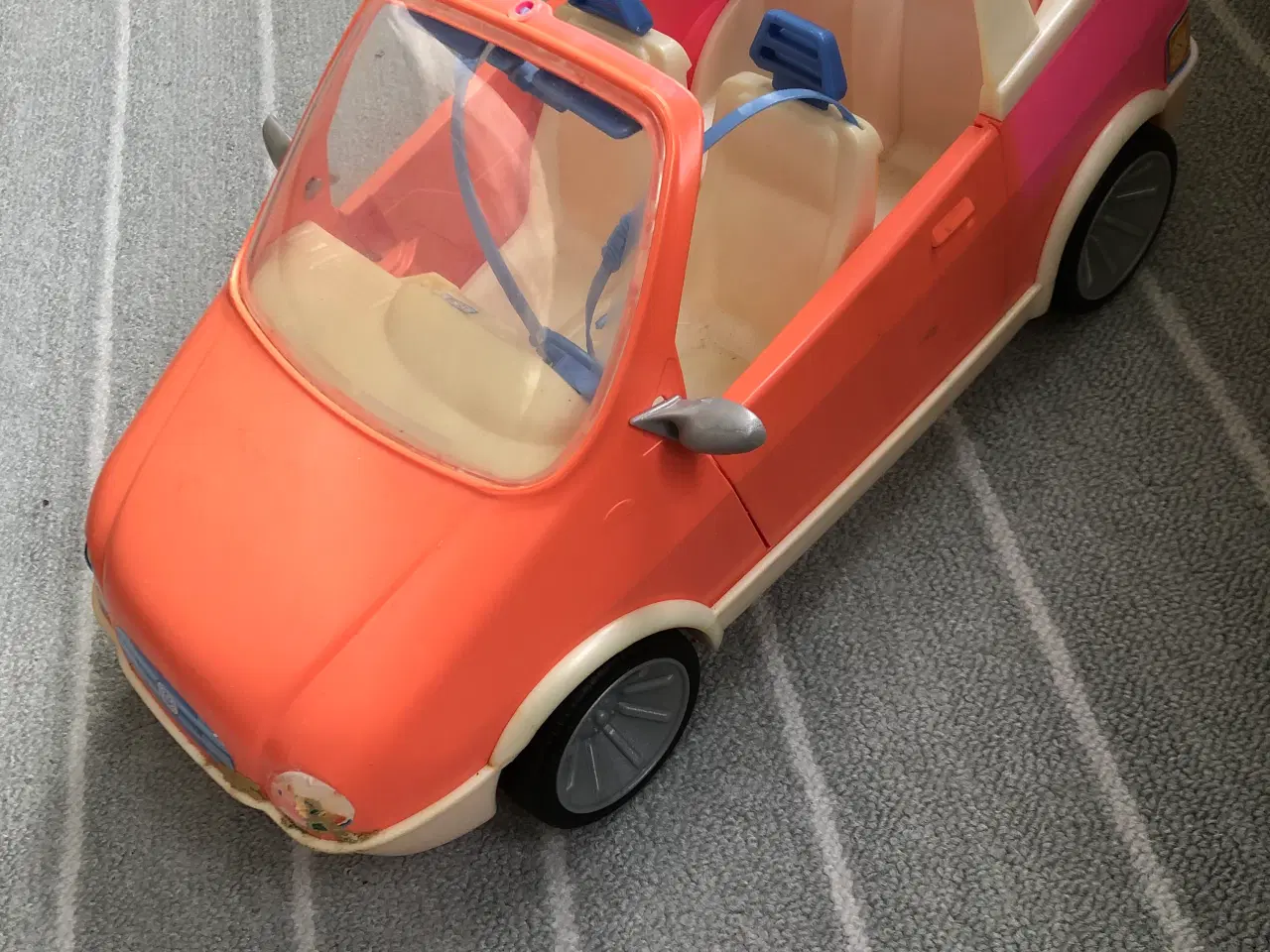 Billede 1 - Fin Barbiebil sælges biligt