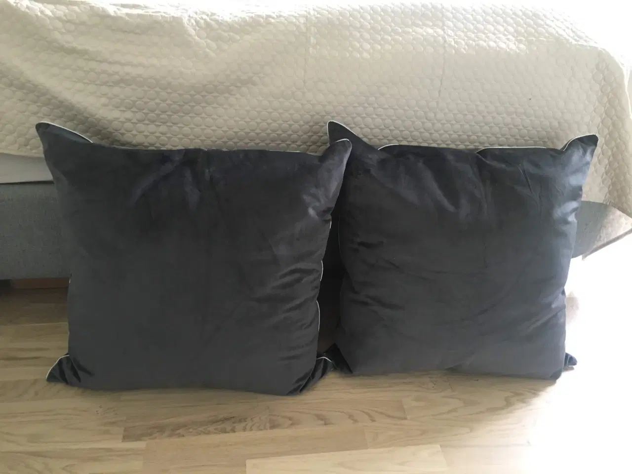 Billede 1 - Pynte Puder - mørkegrå