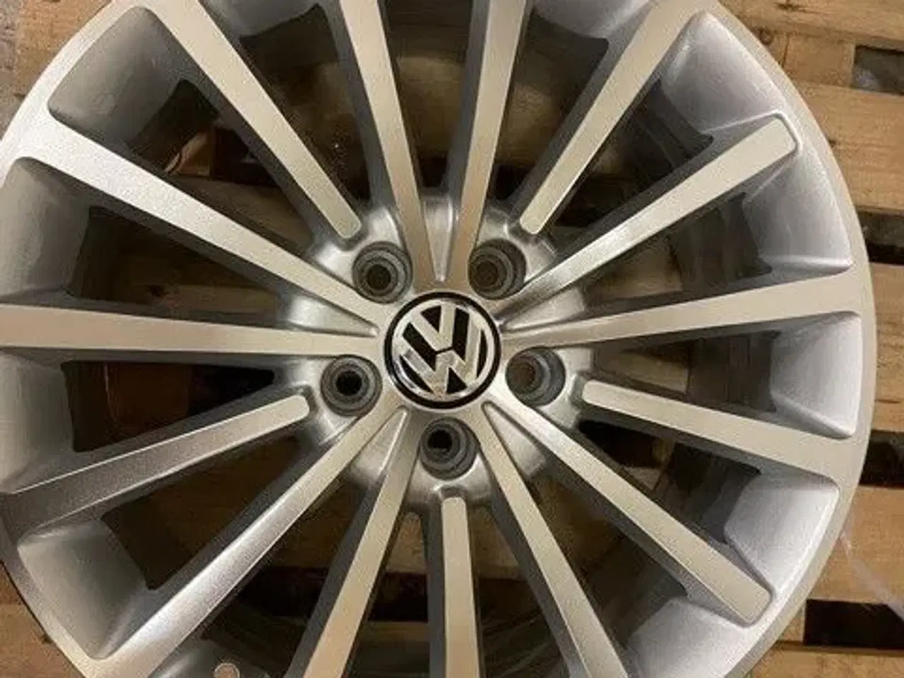 Billede 1 - VW alufælge 18 tommer