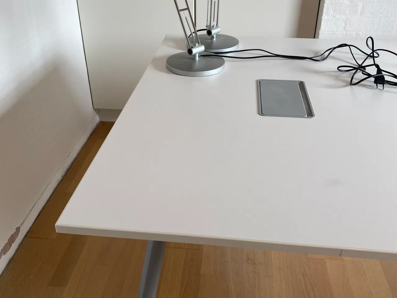 Billede 3 - Konference-/skrivebord - hvid/stål