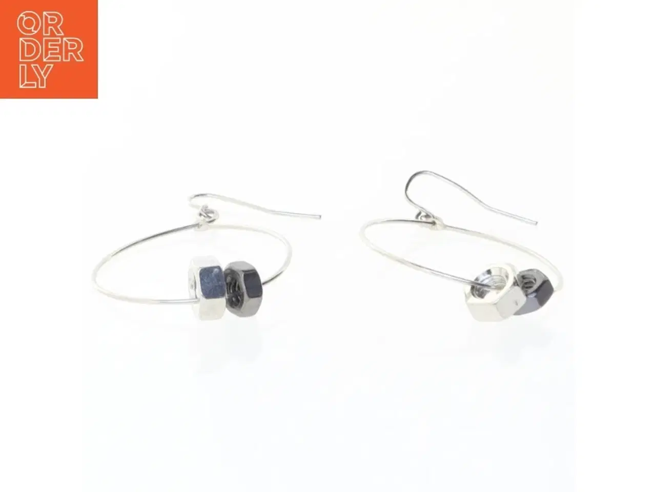 Billede 1 - Øreringe i sølvfarve med møtrikker (str. 4x3 cm)