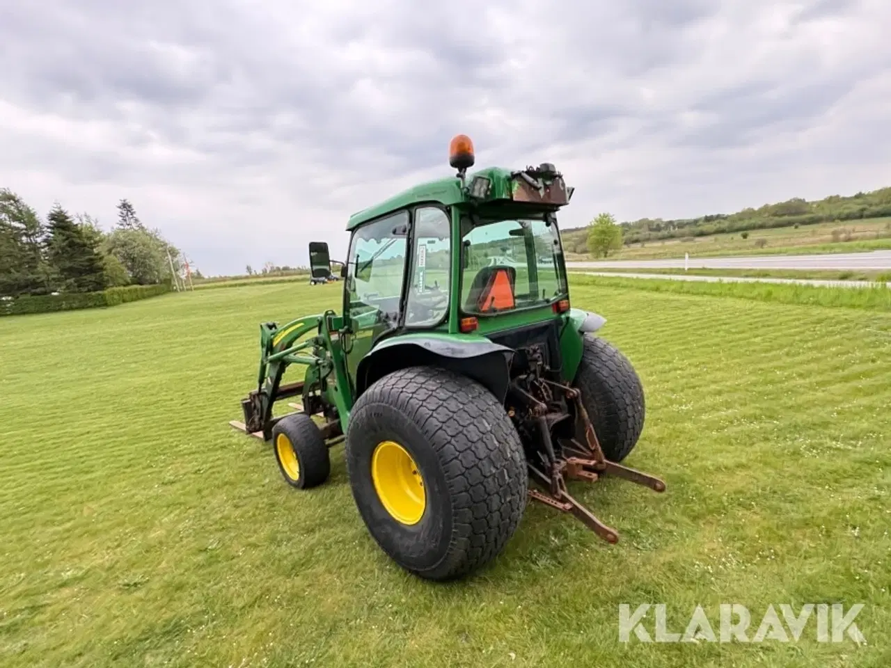 Billede 5 - Traktor John Deere 4520 med frontlæsser frontlift gafler og skovl