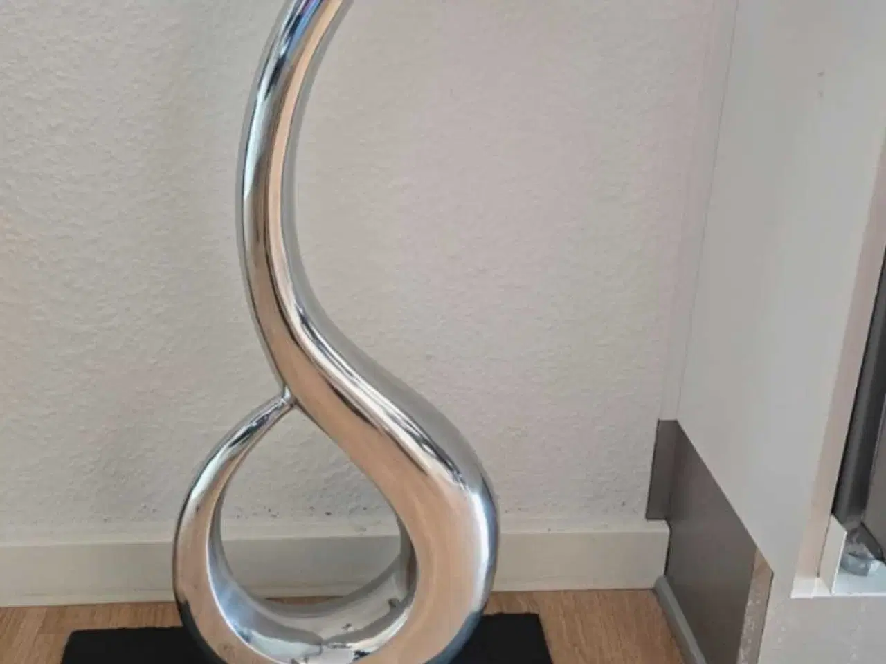 Billede 1 - Flot skulptur/vase i stål