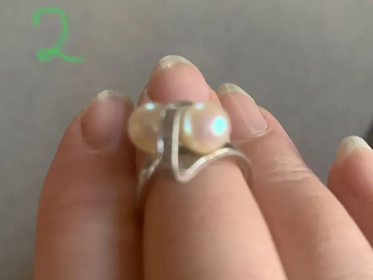 Billede 4 - 2 hvidgulds ringe med diamanter .