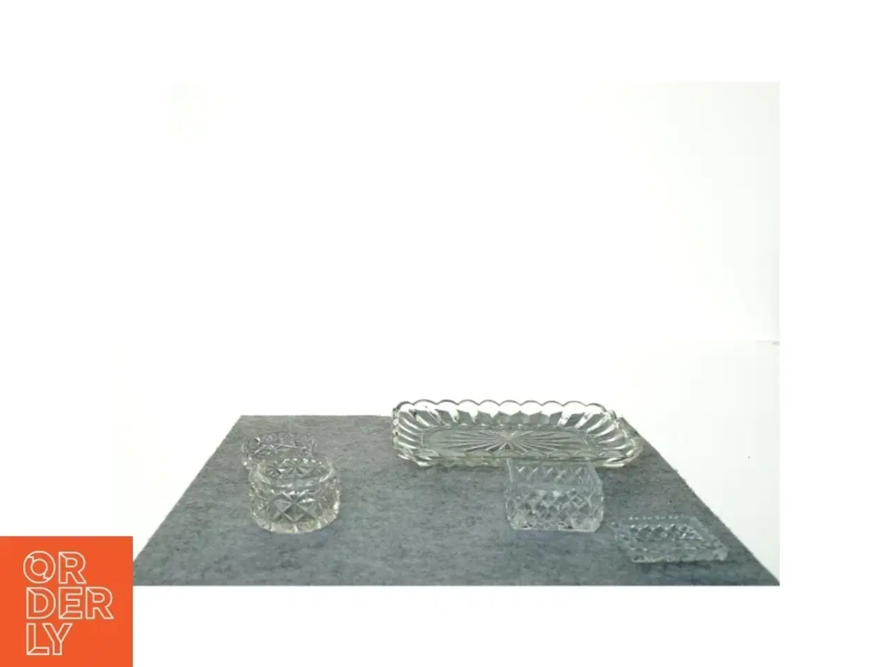 Billede 2 - Glasservice i krystal (str. 22 x 14 cm 7 x 5 cm 6 x 4 cm)