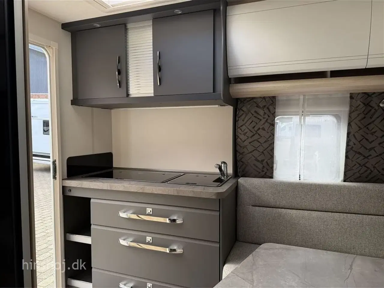 Billede 3 - 2025 - Hobby De Luxe 400 SFE   Fantastisk rejsevogn fra Hobby med en dejlige franskdobbelt seng fra Hinshøj Caravan.