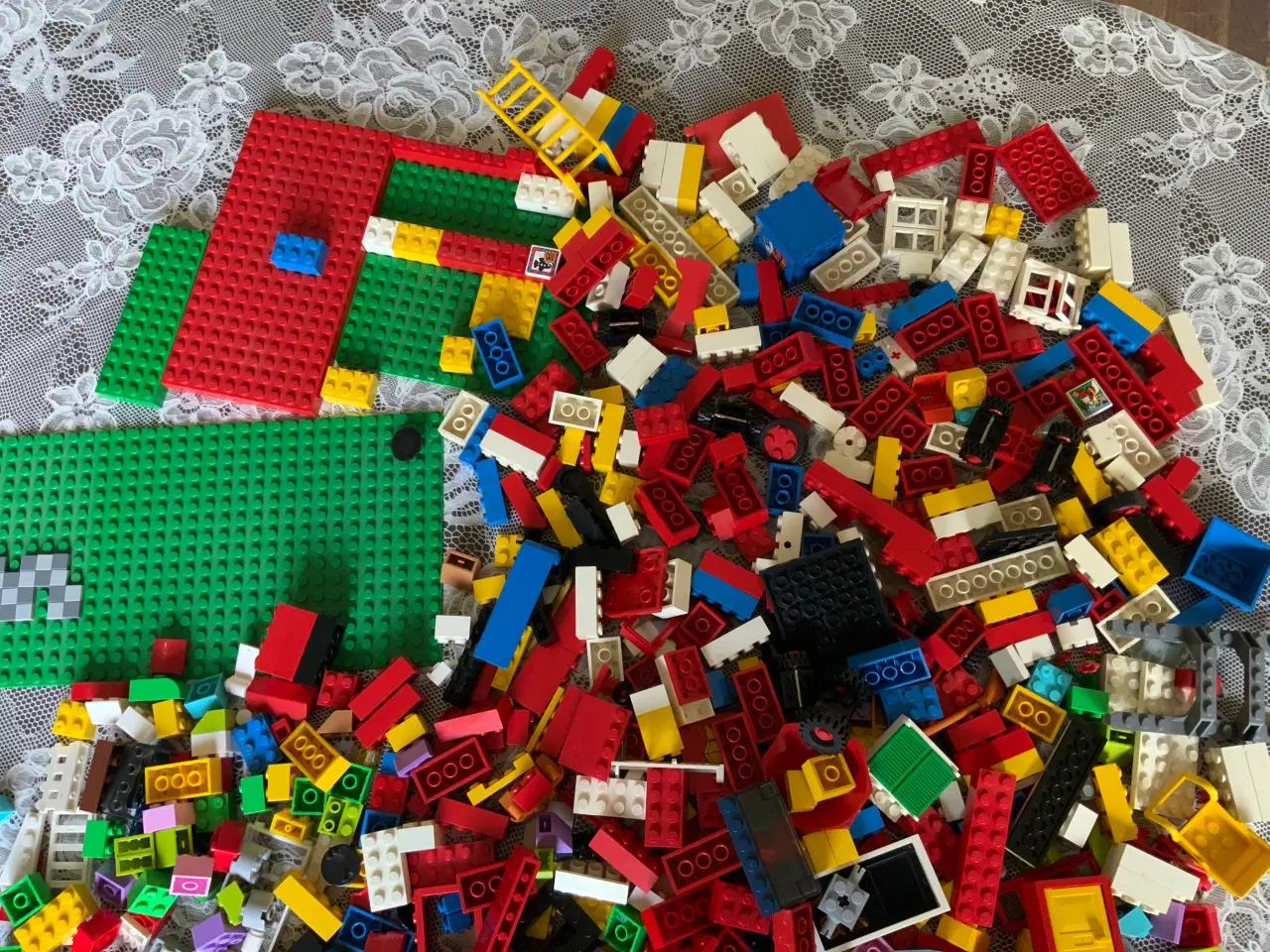 Billede 3 - OVER 1,8 KG BLANDEDE LEGO KLODSER 