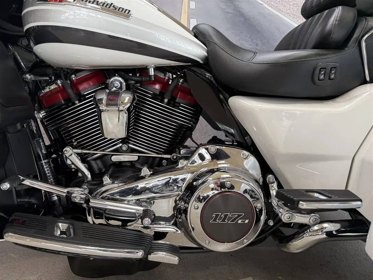 Billede 17 - Harley-Davidson FLHTCUTGSE Tri Glide Ultra CVO 117" Trike