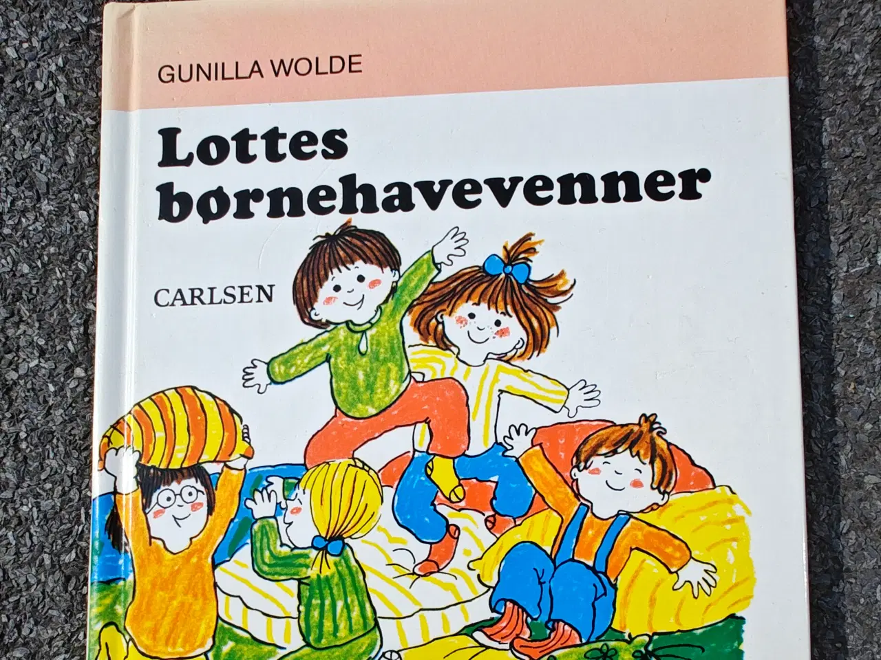 Billede 1 - Nr.10 Lottes børnehavevenner BOG af Gunilla Wolde