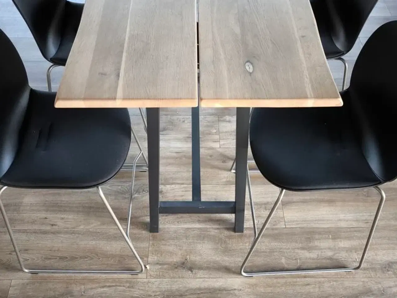 Billede 3 - Højbord med 4 barstole