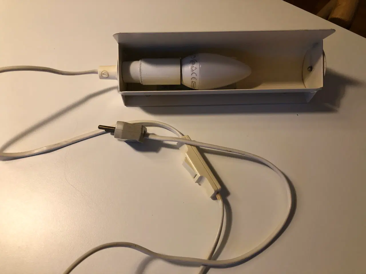 Billede 3 - Ældre retro model væglampe/sengelampe