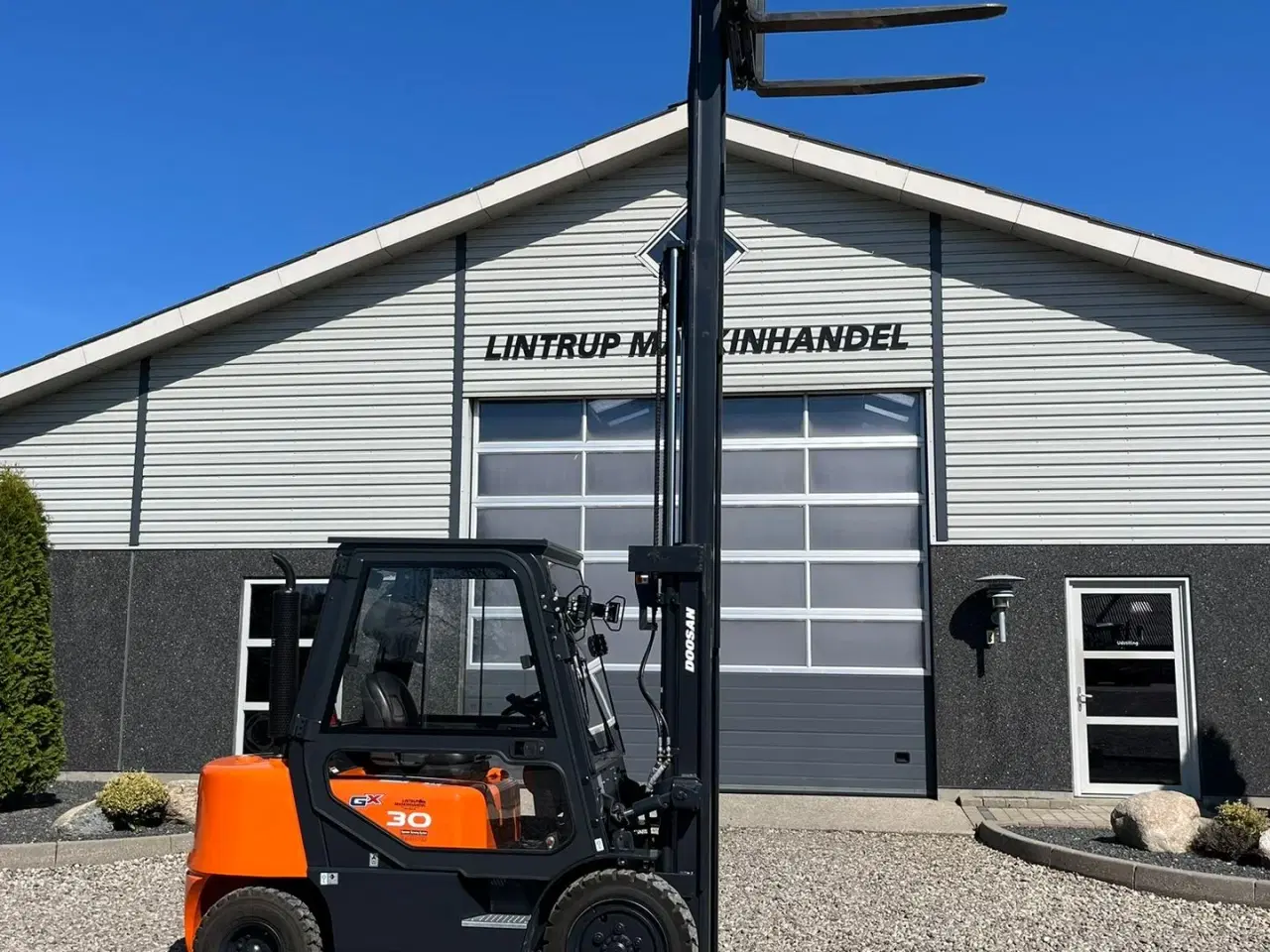 Billede 11 - Doosan D30 G med kabine og KUN 57 TIMER FRA NY, MED TIME GARENTI