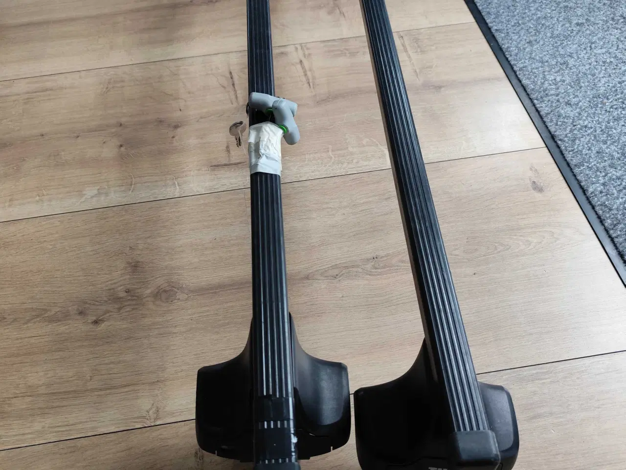 Billede 2 - Thule. Tagbøjler med 2 nøgler