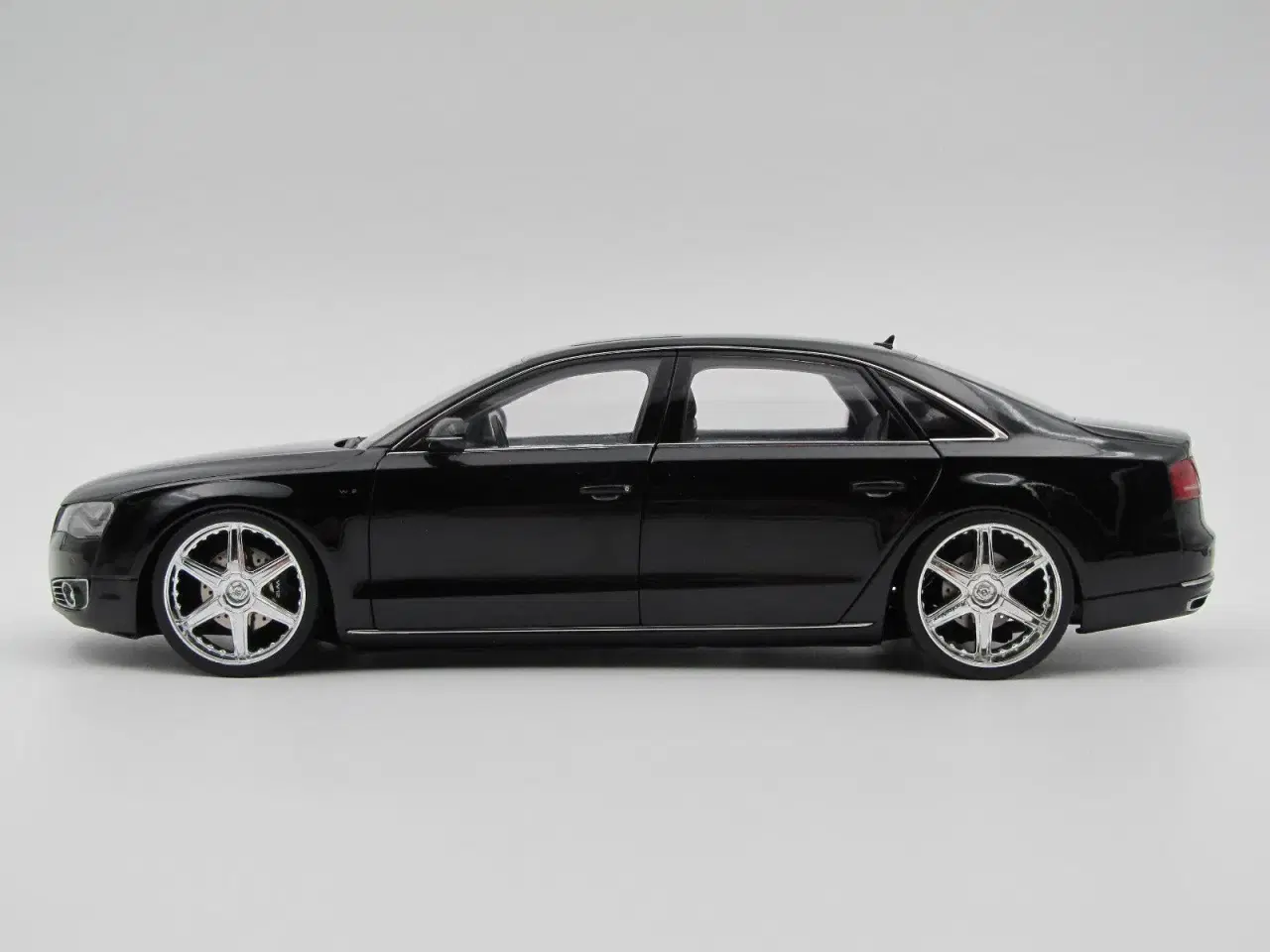 Billede 7 - 2010 Audi A8L W12 LED lys og Panoramatag 1:18  