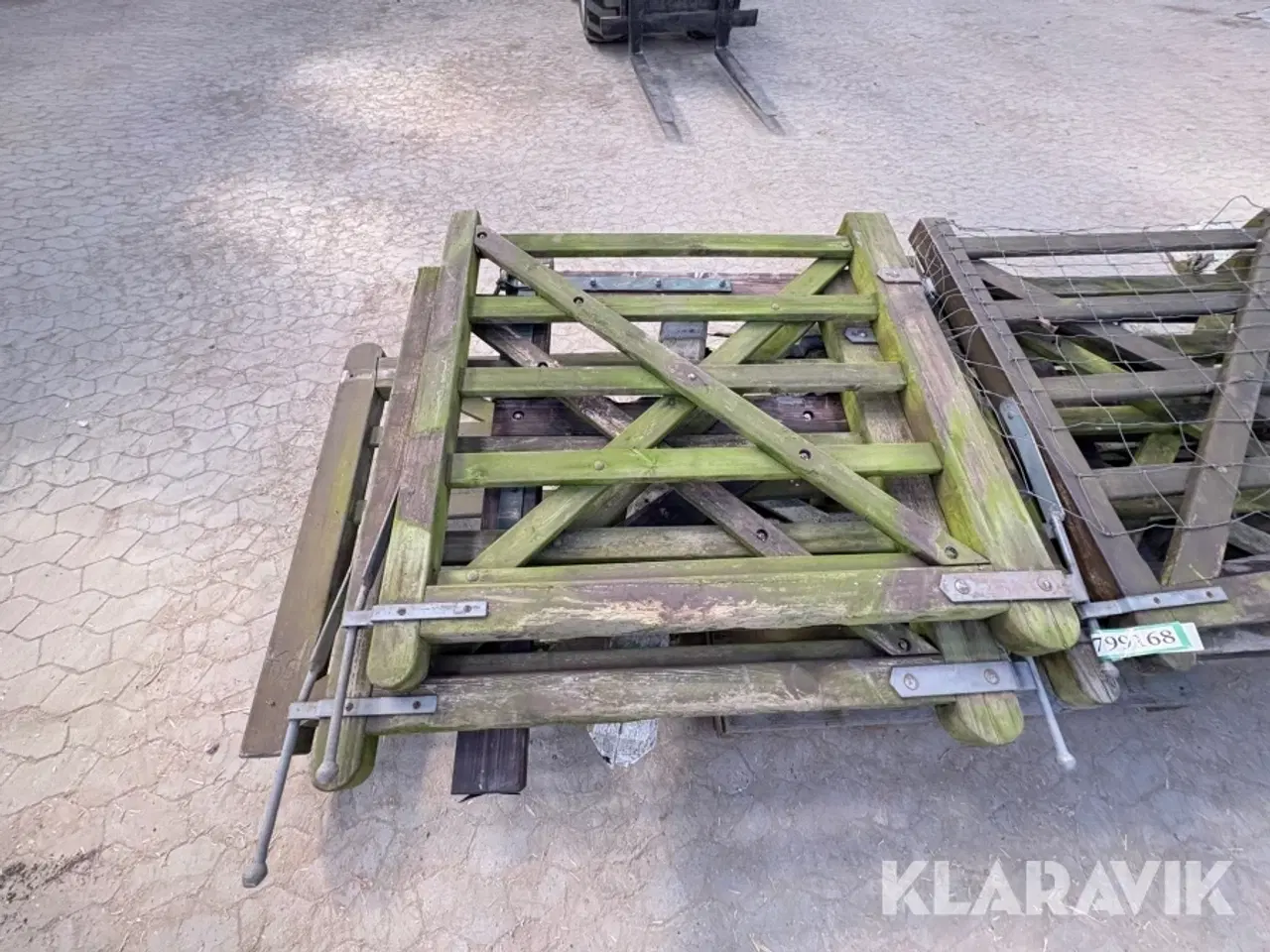 Billede 11 - Stolper og hegnslåger assorteret