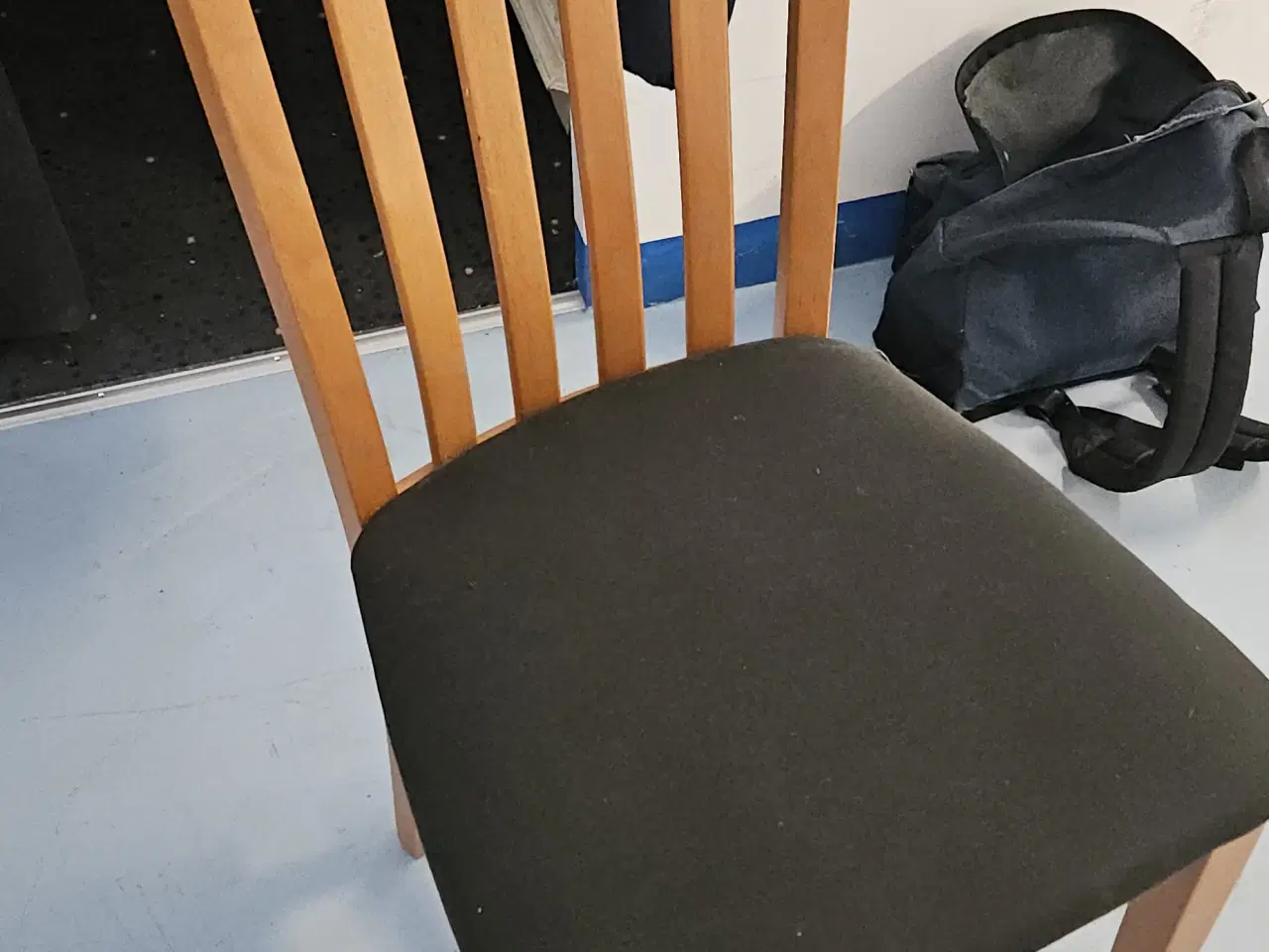 Billede 1 - spisebord i kirsebærtræ med 5 stole