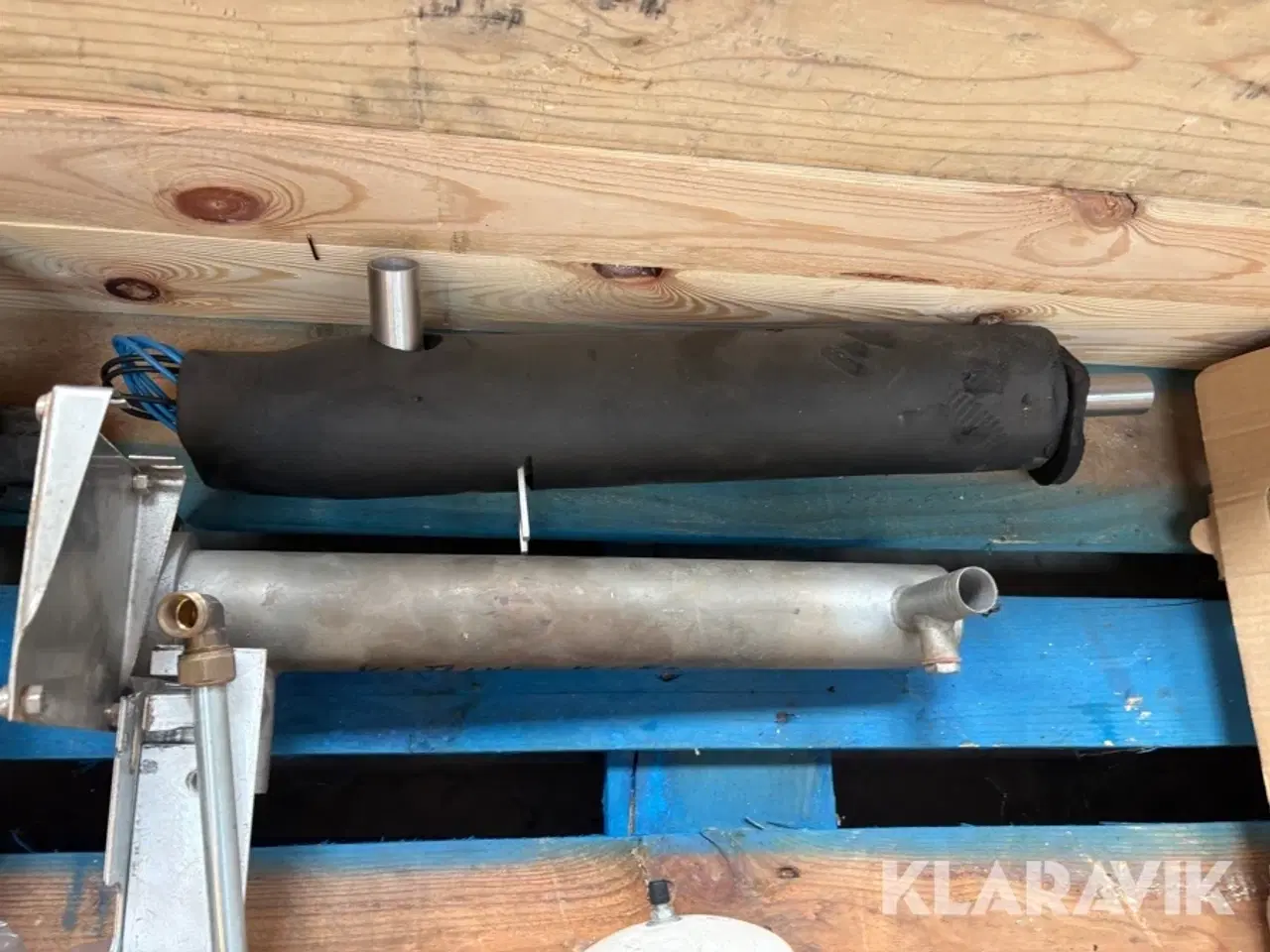 Billede 9 - Blandet kasse med pumper og isolering dertil. Grundfos 9 styk