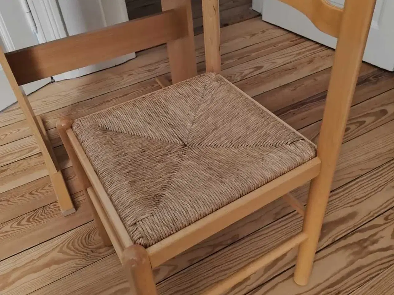 Billede 3 - Spisebord m. 2 stole