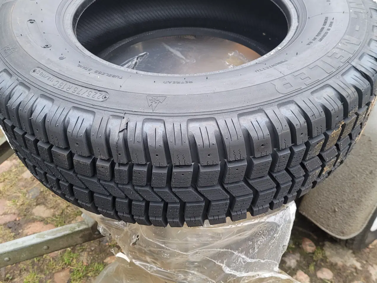 Billede 1 - 225 / 75 R 16 C. Vinterdæk 