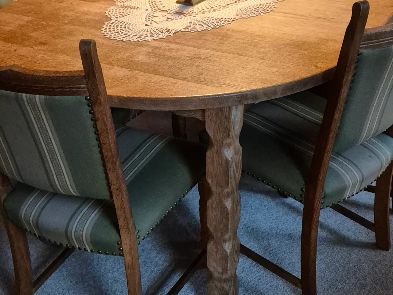 Billede 1 - Spisebordssæt i egetræ