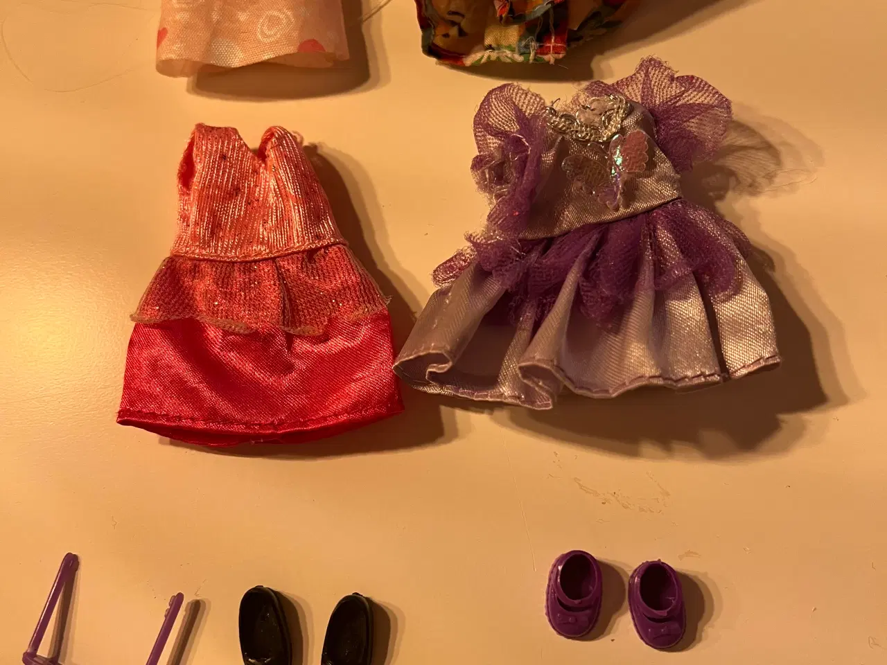 Billede 10 - Barbie bil+familie