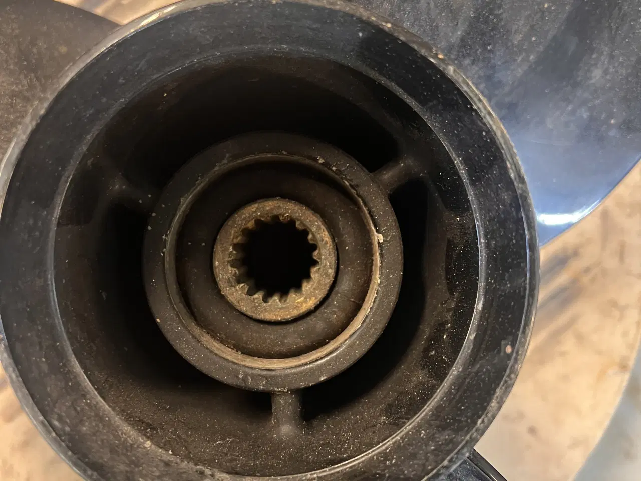 Billede 4 - Skrue til påhængsmotor 