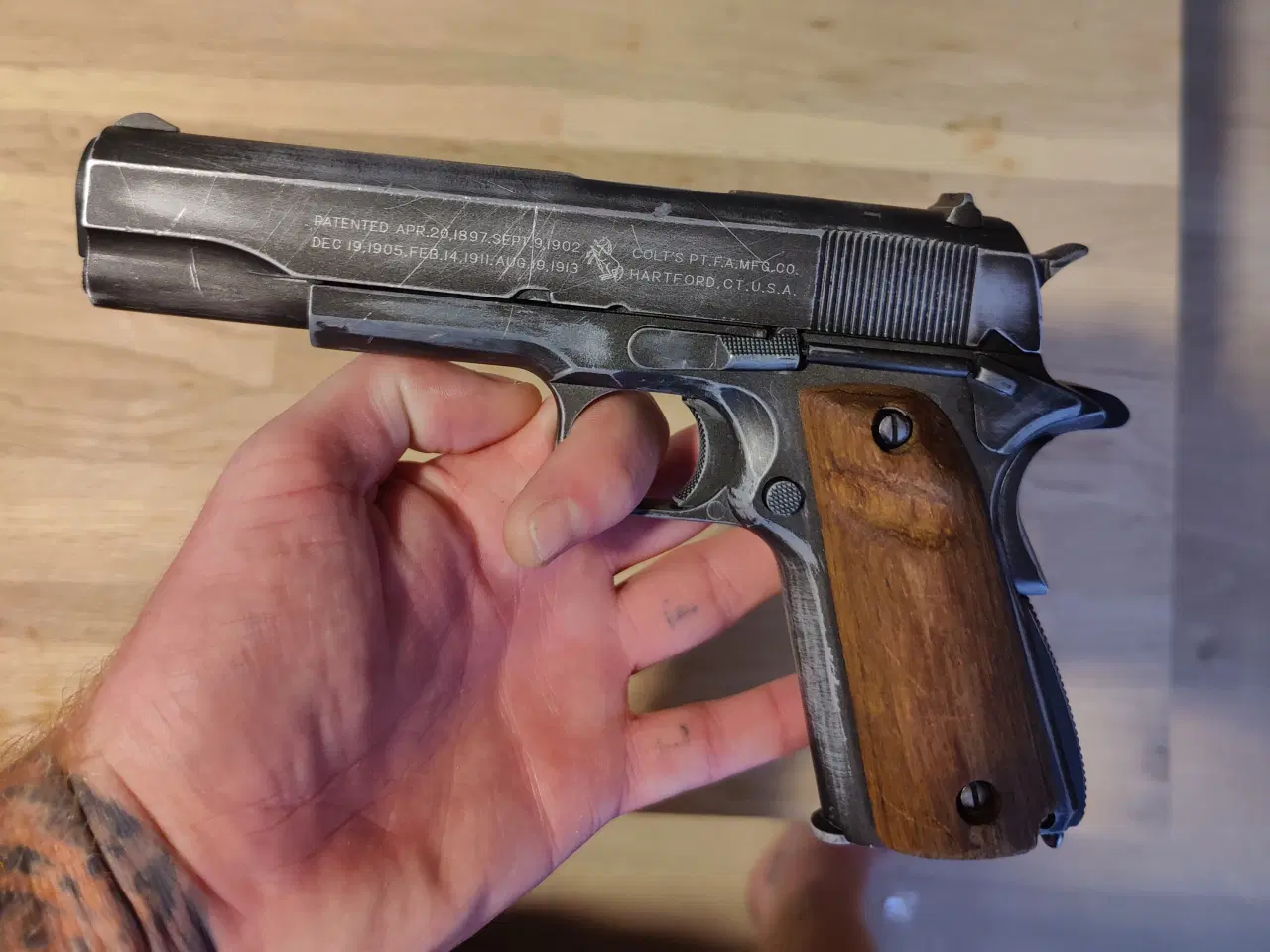 Billede 3 - Cybergun Colt 1911A1 100års jubilæums model.