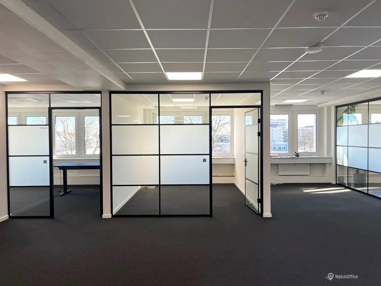 Billede 4 - Stor lager m. vareelevator og istandsat kontor med klimaanlæg