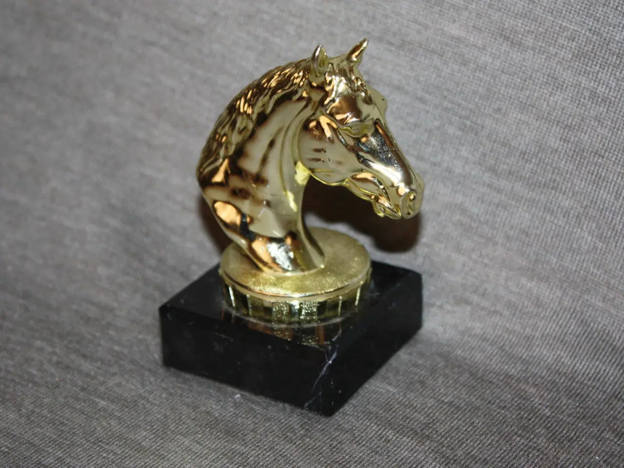 Billede 2 - Figur / brevpresser hest højde 10 cm