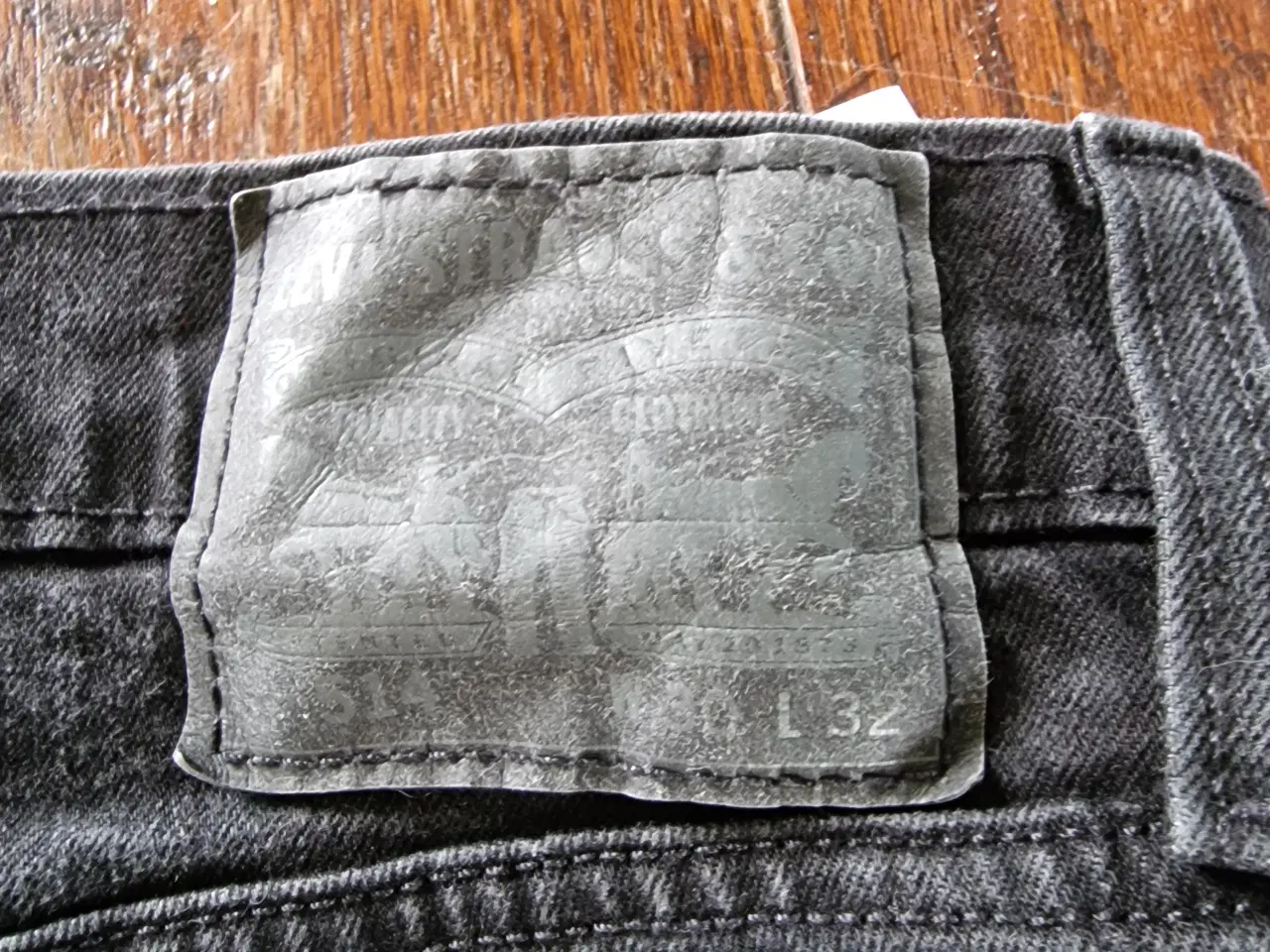 Billede 2 - Sorte Levis jeans