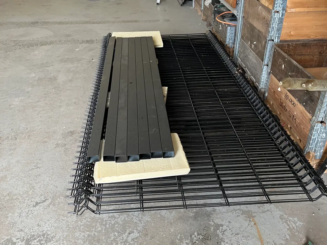 Billede 3 - 17,5 meter havehegn med låge til