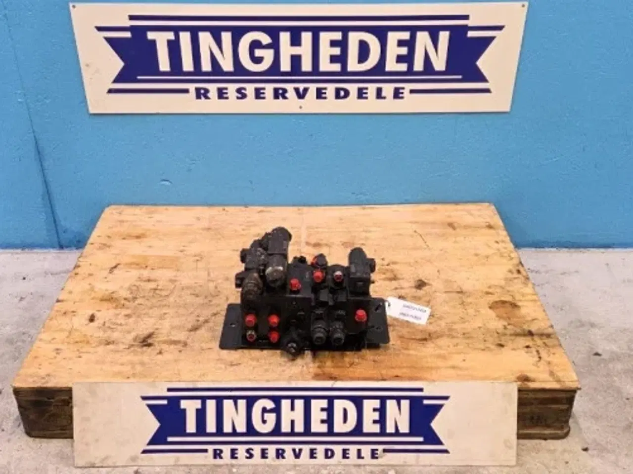 Billede 1 - New Holland CR9.90 Hydraulikventil 84457511