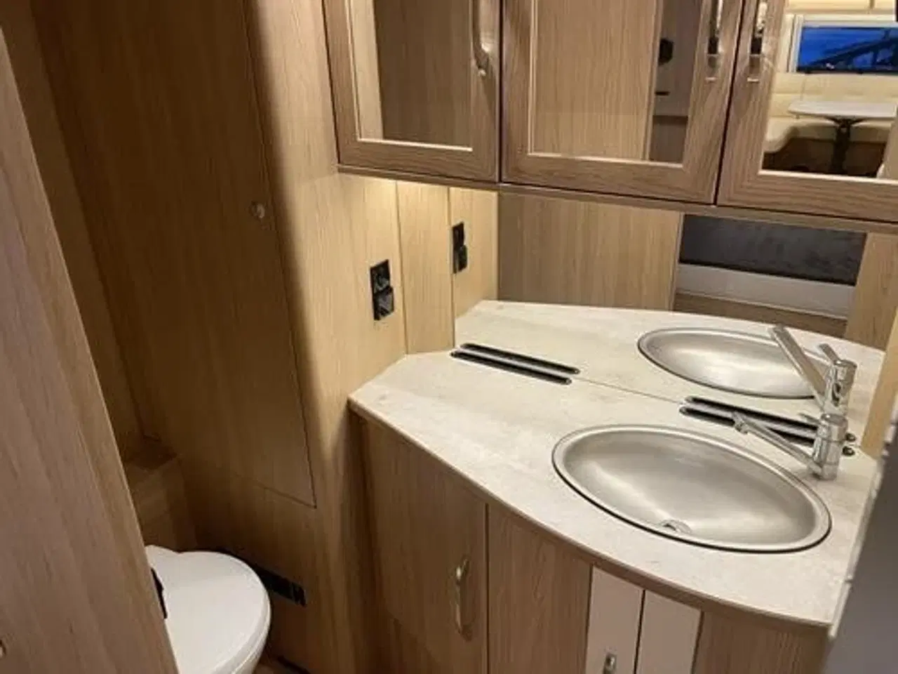 Billede 9 - LMC Exquisit Vip 685 D - Smugkig på Januar Tilbud - Spar 30.000