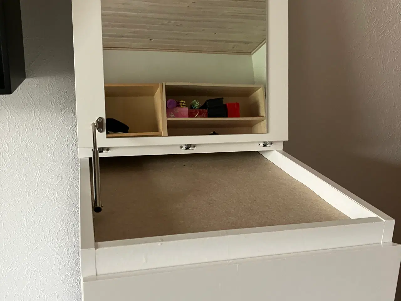 Billede 2 - Hvid kommode